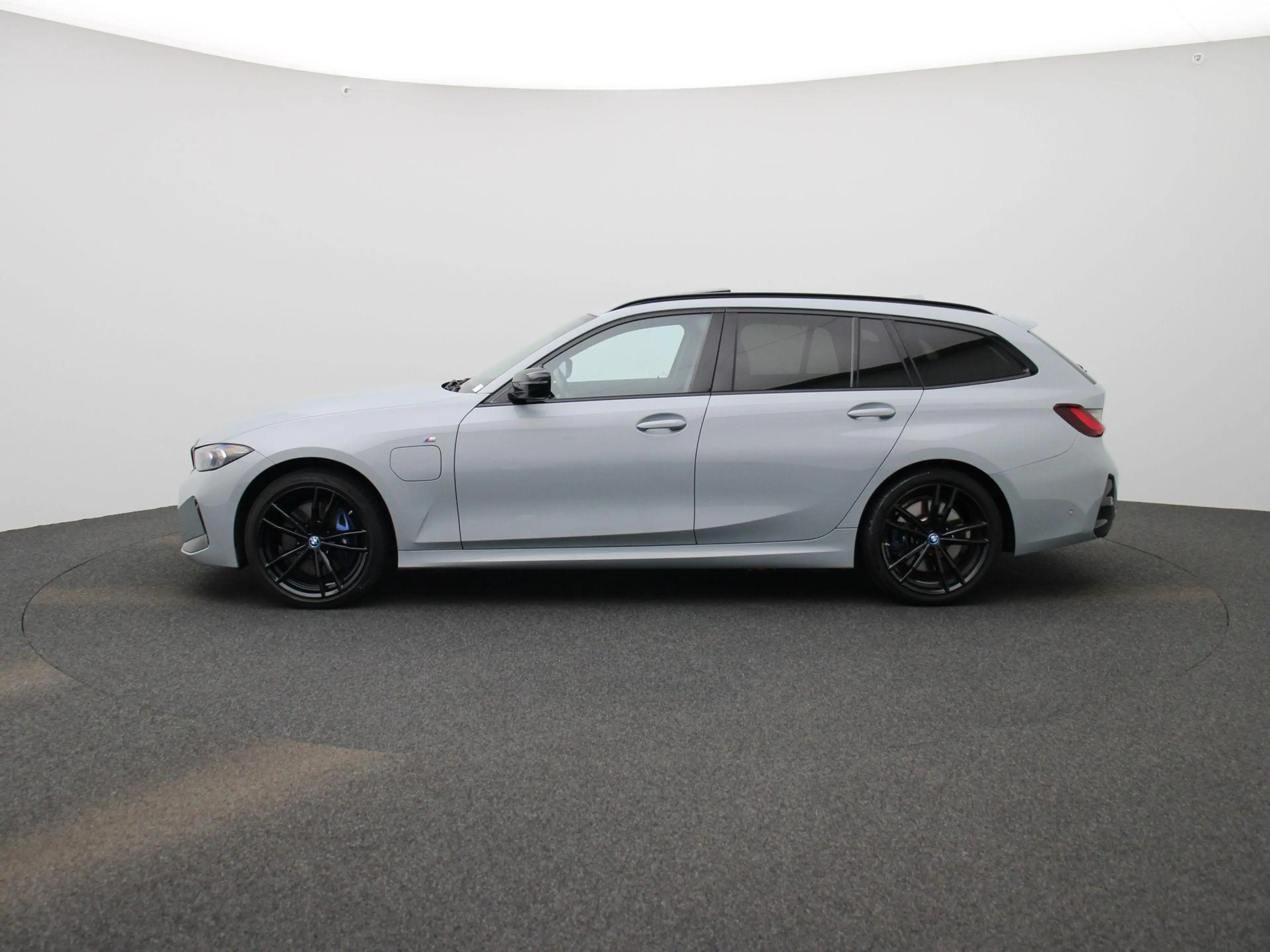 BMW 330 3-serie Touring 330e xDrive | M SPORT | PANORAMADA — photo 4