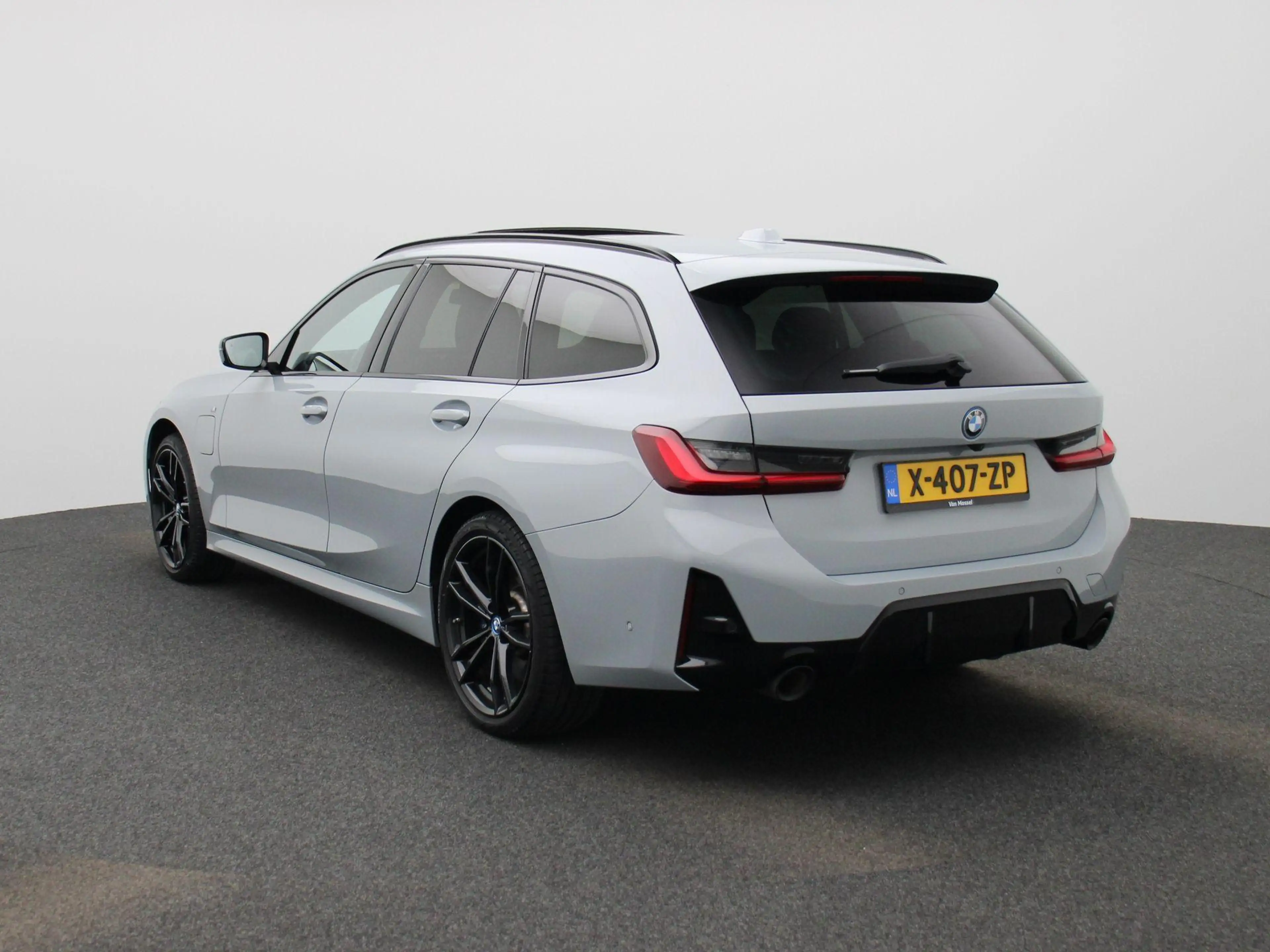 BMW 330 3-serie Touring 330e xDrive | M SPORT | PANORAMADA — photo 2