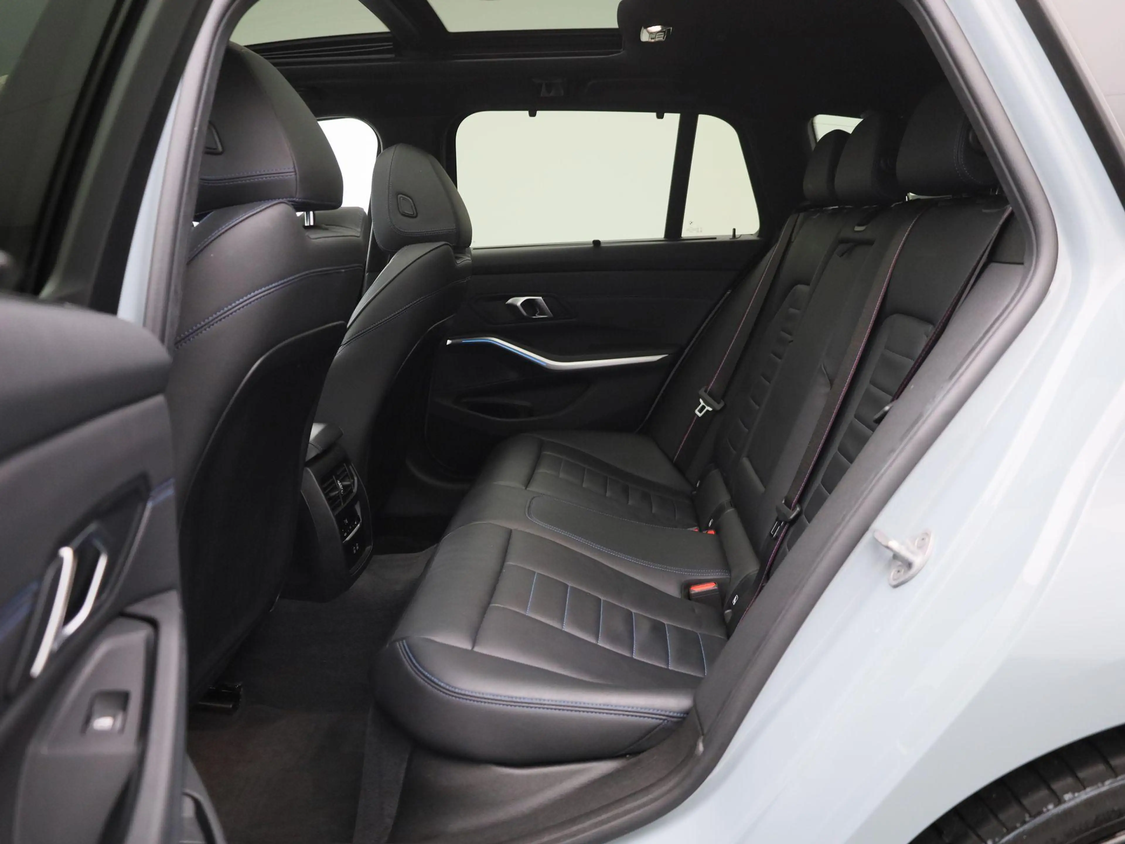 BMW 330 3-serie Touring 330e xDrive | M SPORT | PANORAMADA — photo 12