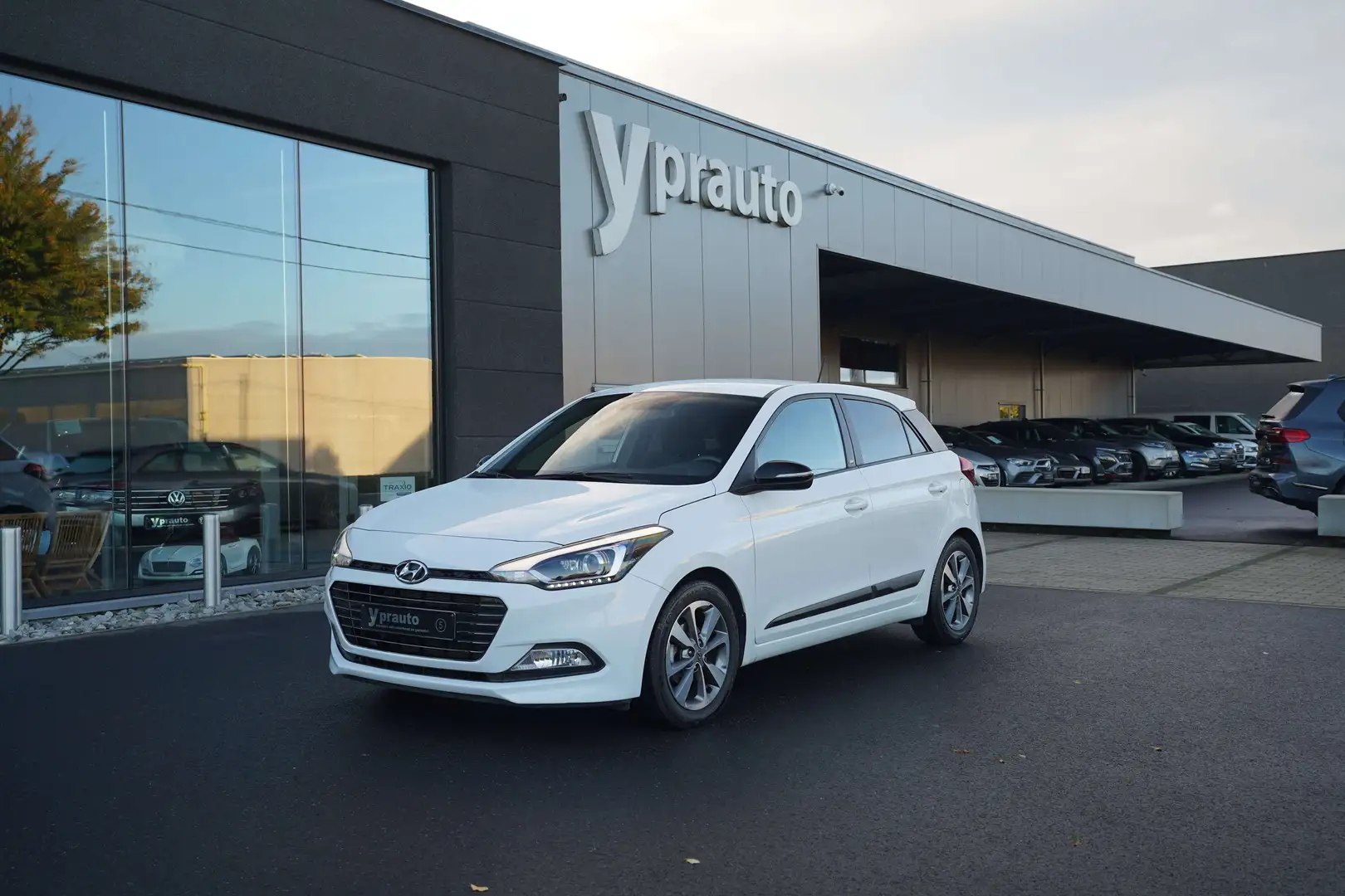 Hyundai i20 i20 1.2 Navi Camera Bluetooth PDC Trekhaak Blanc - 1