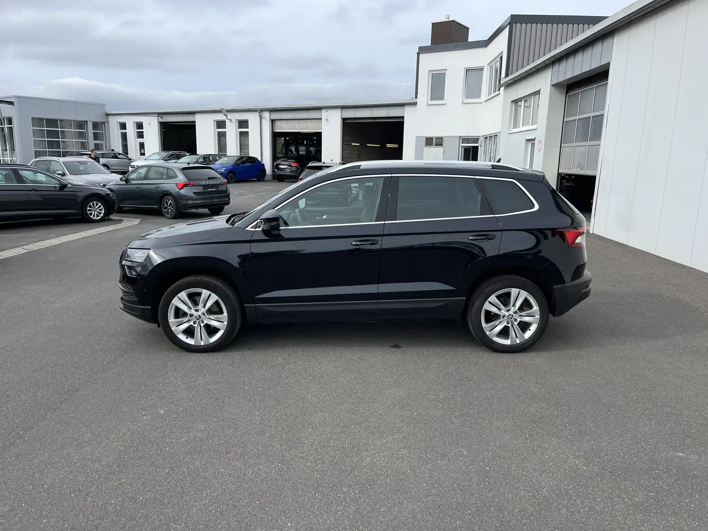 Skoda Karoq 2.0 TDI Style 156€ m. 20% Anzahlung Virtual Cock Schwarz - 2