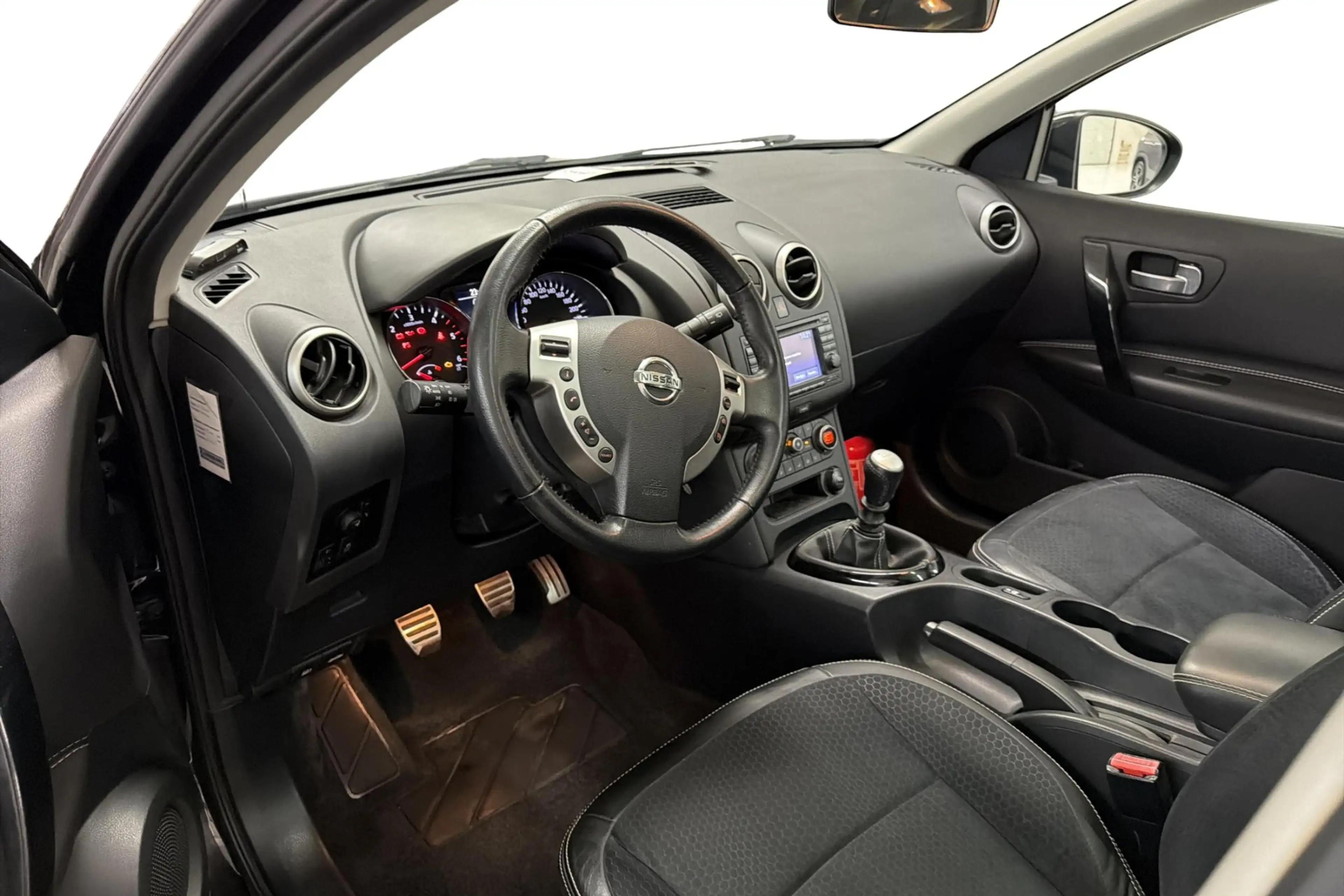 Nissan Qashqai 1.5 dCi Connect Edition — photo 11