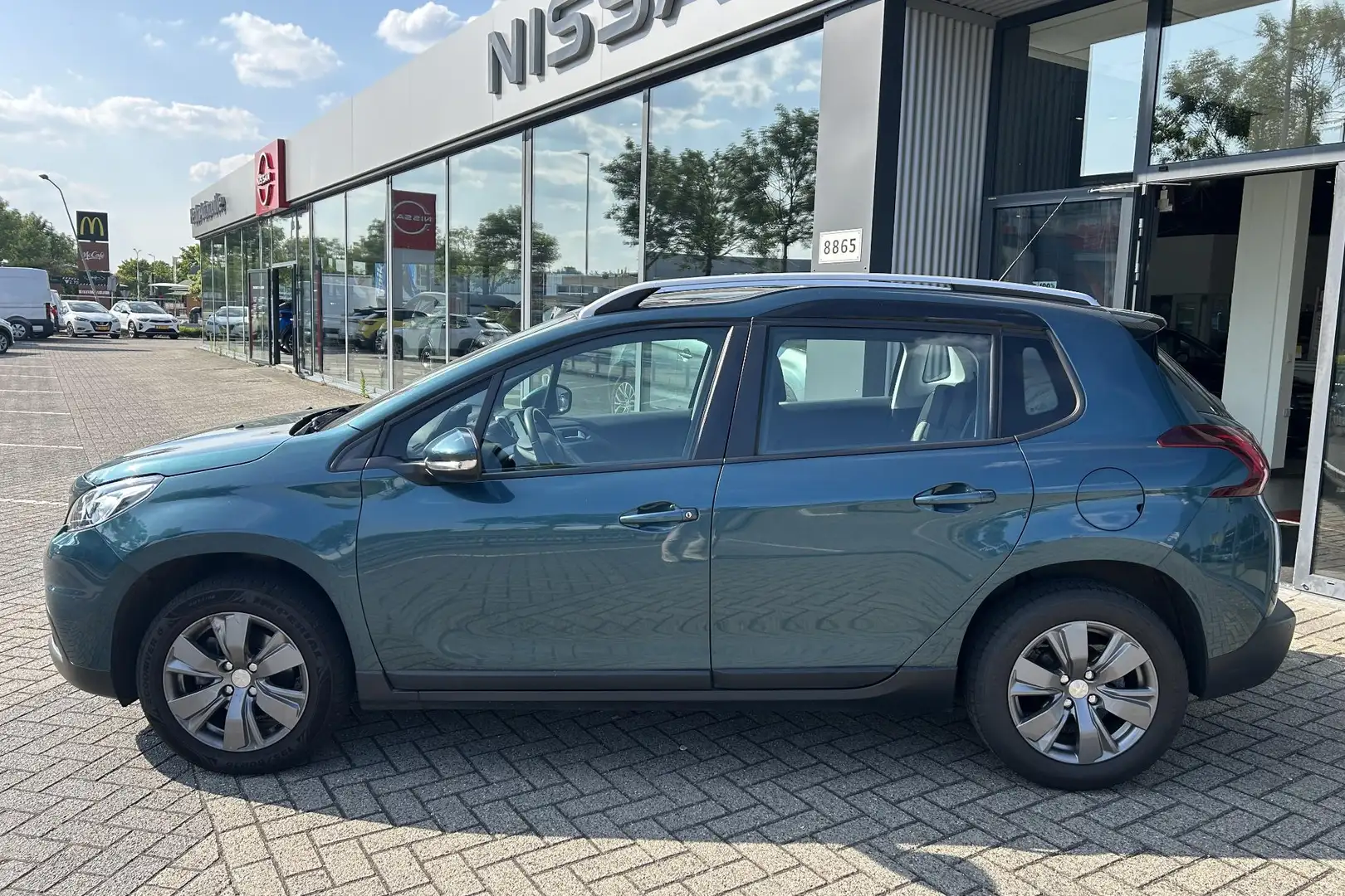 Peugeot 2008 1.2 PureTech Blue Lion | Navigatie | Panoramadak Vert - 2