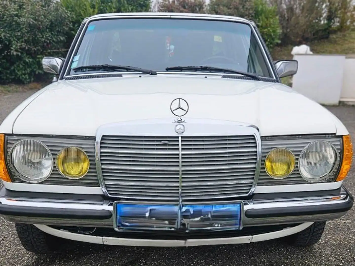 Mercedes-Benz 200 Bílá - 1