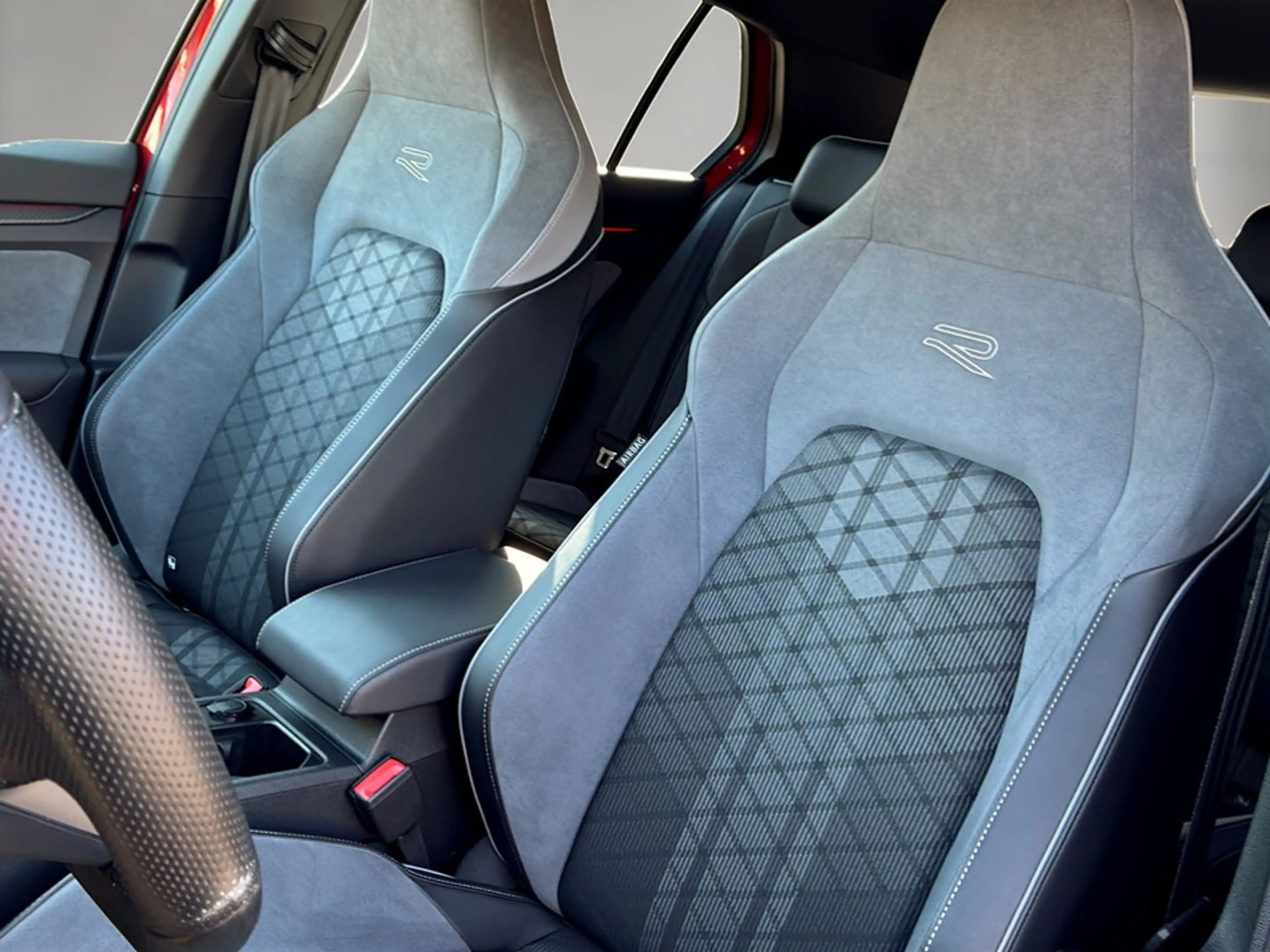 Volkswagen Golf R R-Line TSI — photo 7