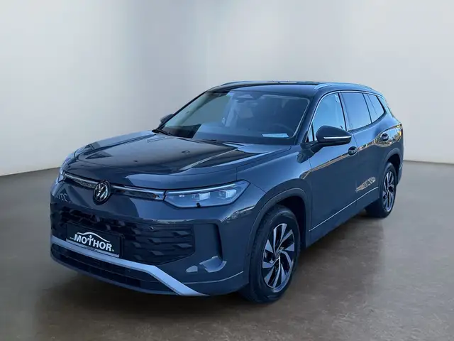 Volkswagen Tayron view 2