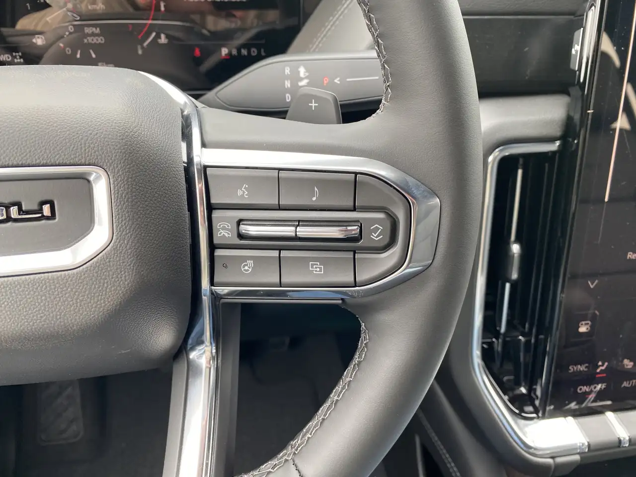 GMC Yukon снимка GMC Yukon