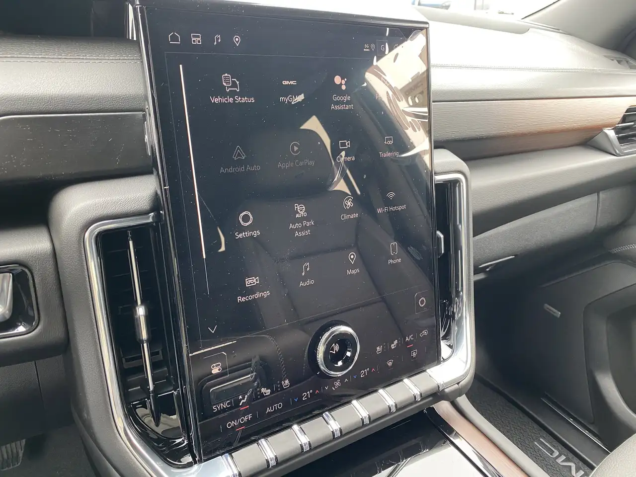 GMC Yukon снимка GMC Yukon