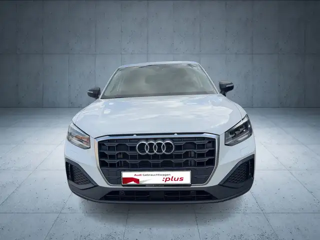 Audi Q2 view 8