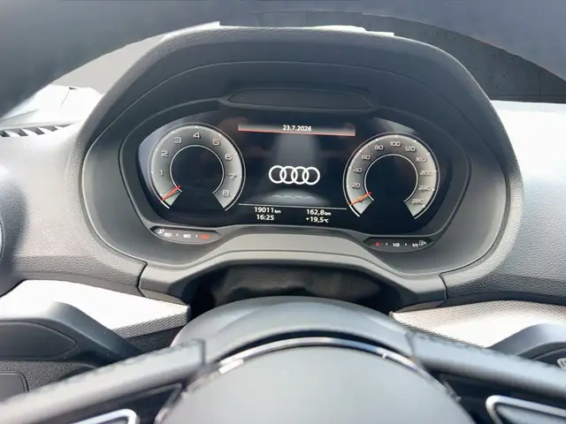 Audi Q2 view 10