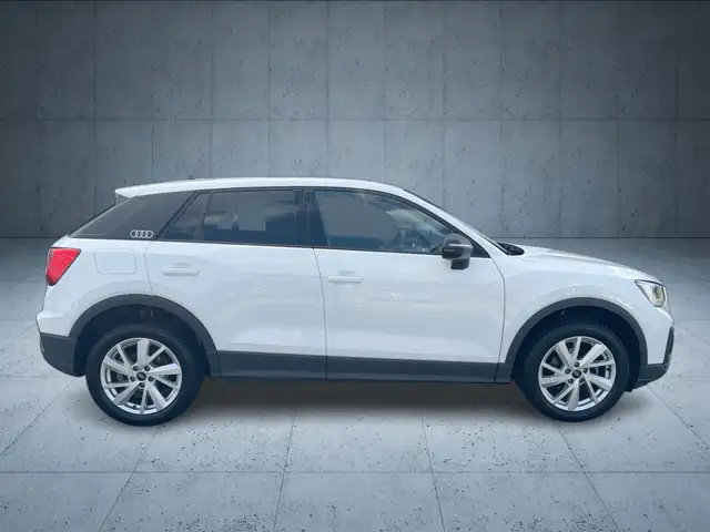 Audi Q2 view 6