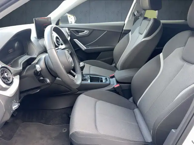 Audi Q2 view 9