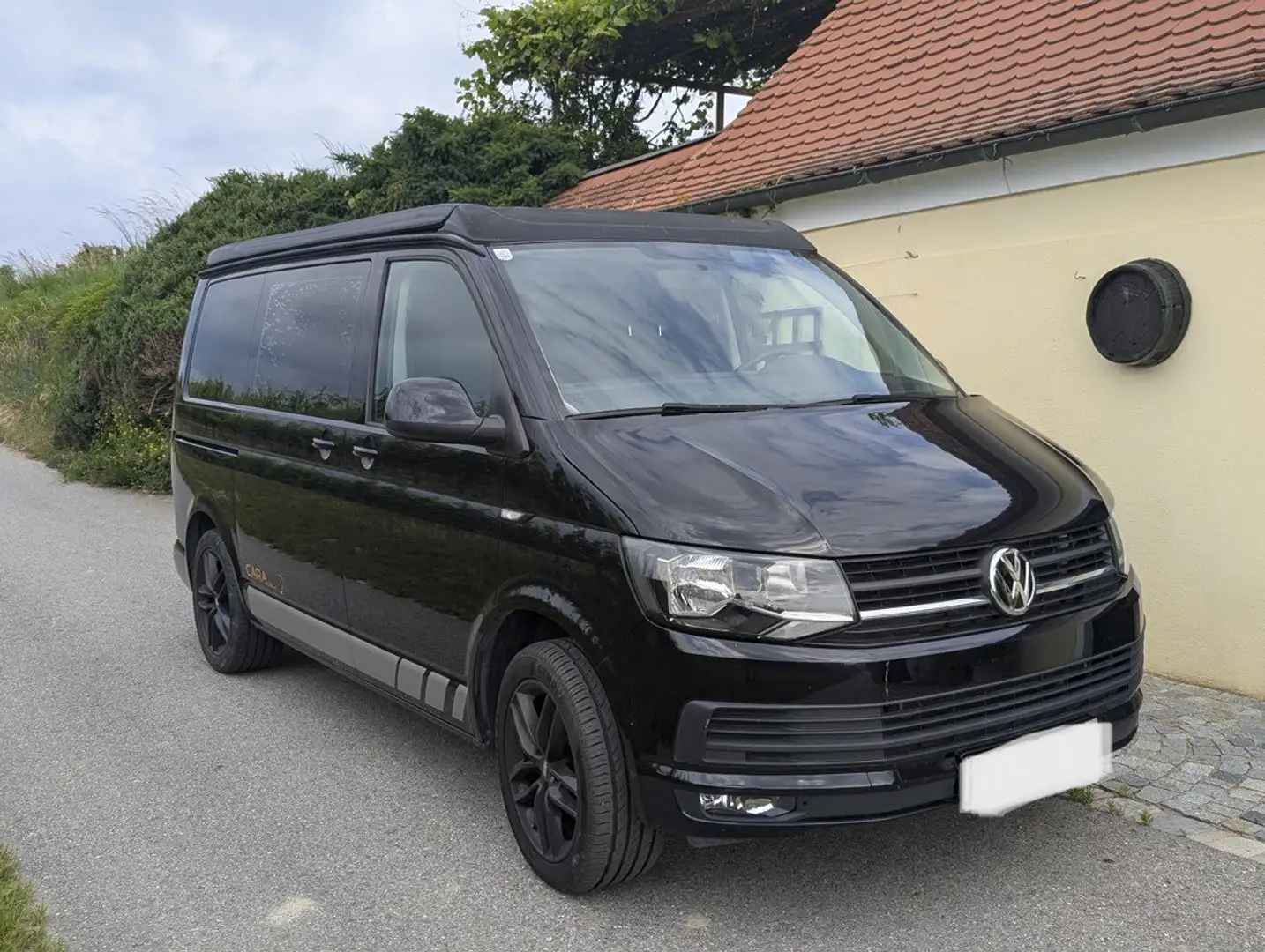 Volkswagen T6 Kombi Marke Easy Camper, Modell Classic/VW 7HC Schwarz - 1