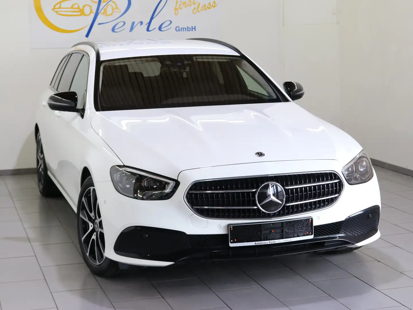 Mercedes-Benz E 220 D T 4M AVANTGARDE"DISTR+"MBEAM"AHK"NIGHT"18"RVIDEO Weiß - 1