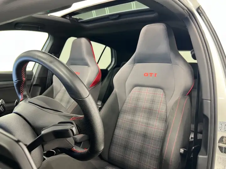 Volkswagen Golf 2023, foto 8