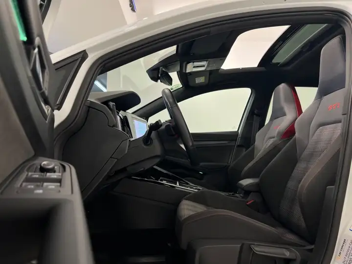 Volkswagen Golf 2023, foto 23