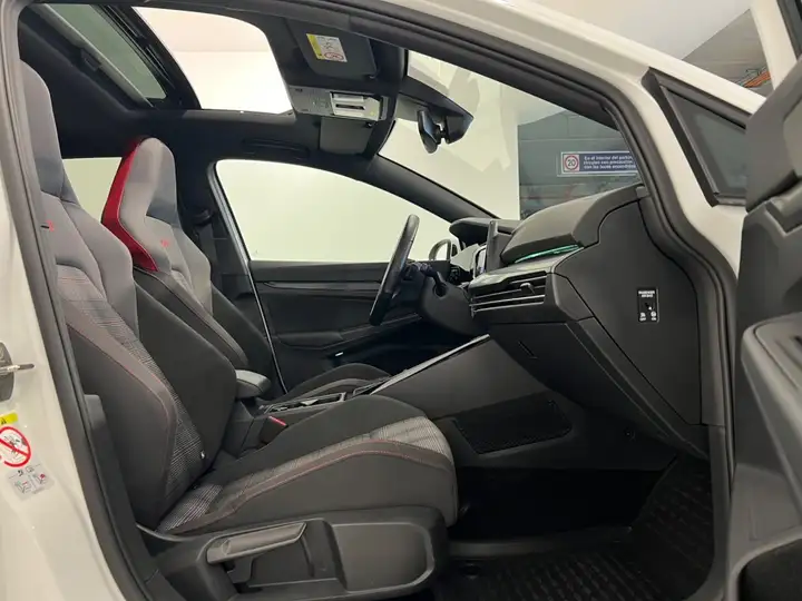 Volkswagen Golf 2023, foto 28