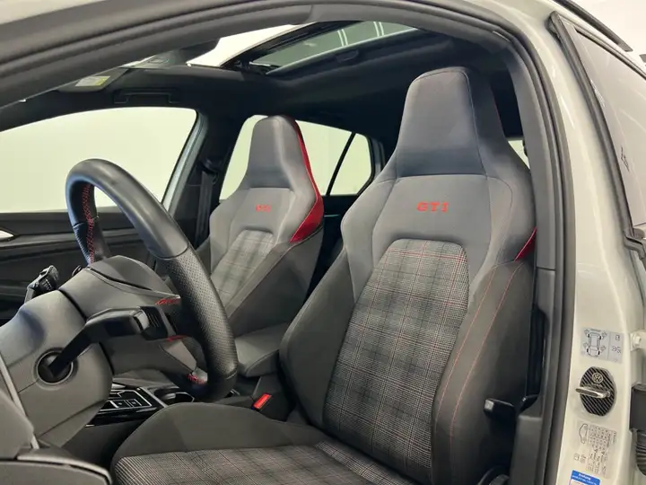 Volkswagen Golf 2023, foto 24