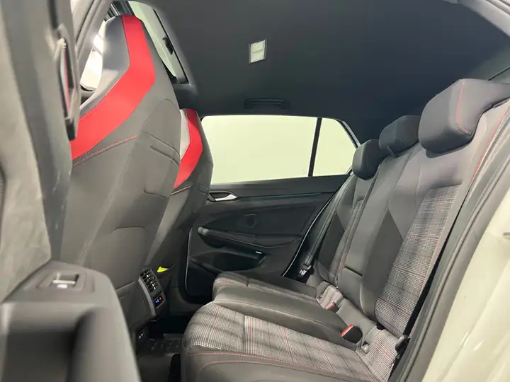 Volkswagen Golf 2023, foto 25
