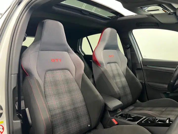 Volkswagen Golf 2023, foto 30