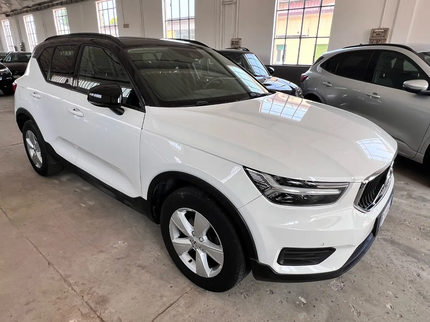 Volvo XC40 1.5 t3 Business 156cv Wit - 1