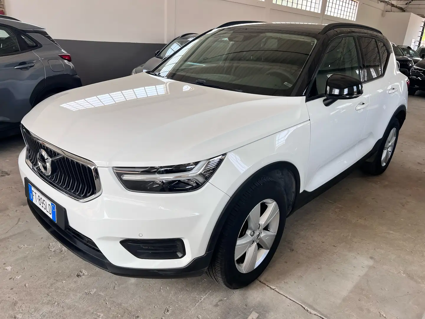 Volvo XC40 1.5 t3 Business 156cv Wit - 2