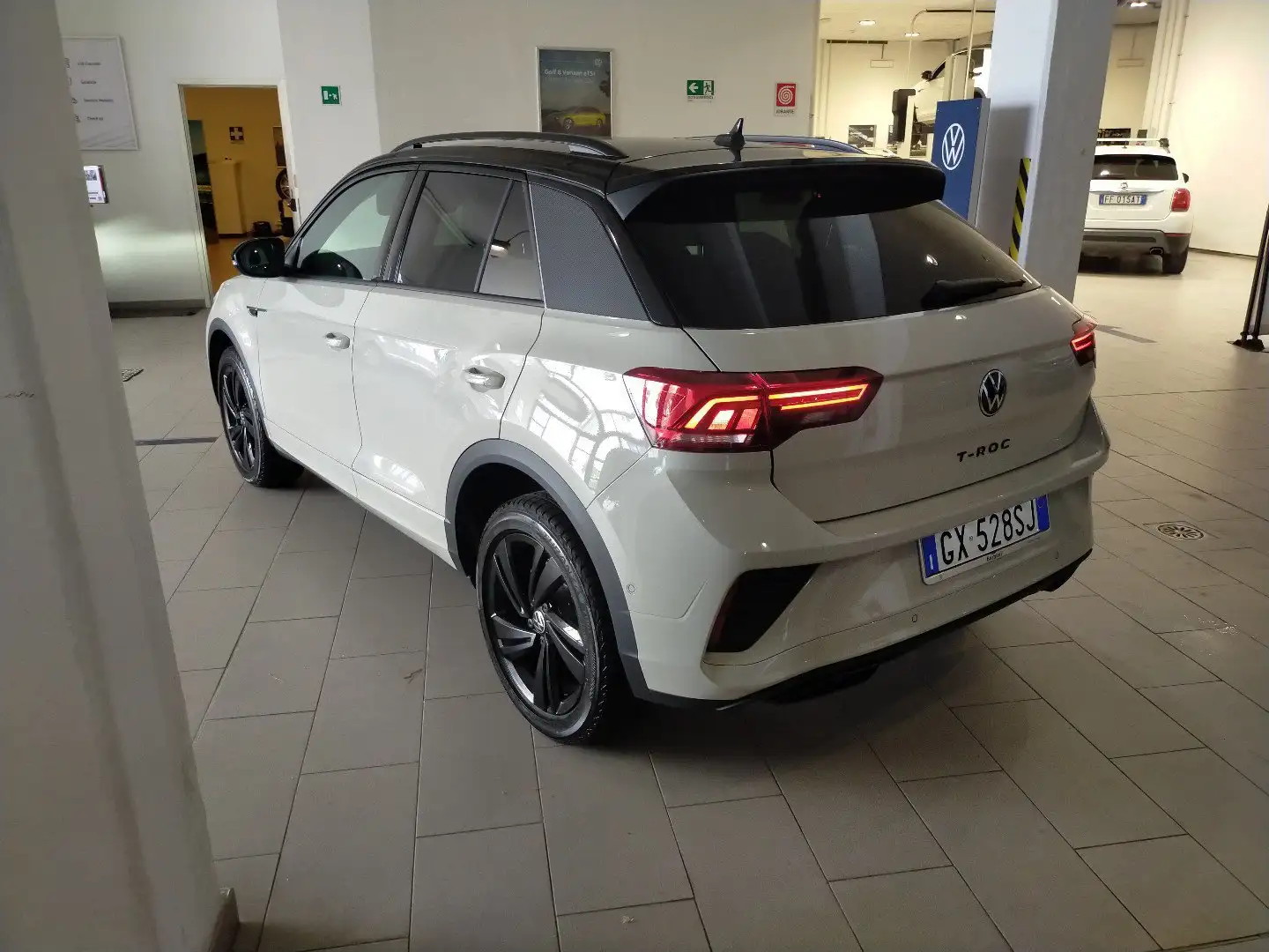 Volkswagen T-Roc Nuovo R-Line 1.0 TSI 85 kW (115 CV) - KM ZERO Gris - 2