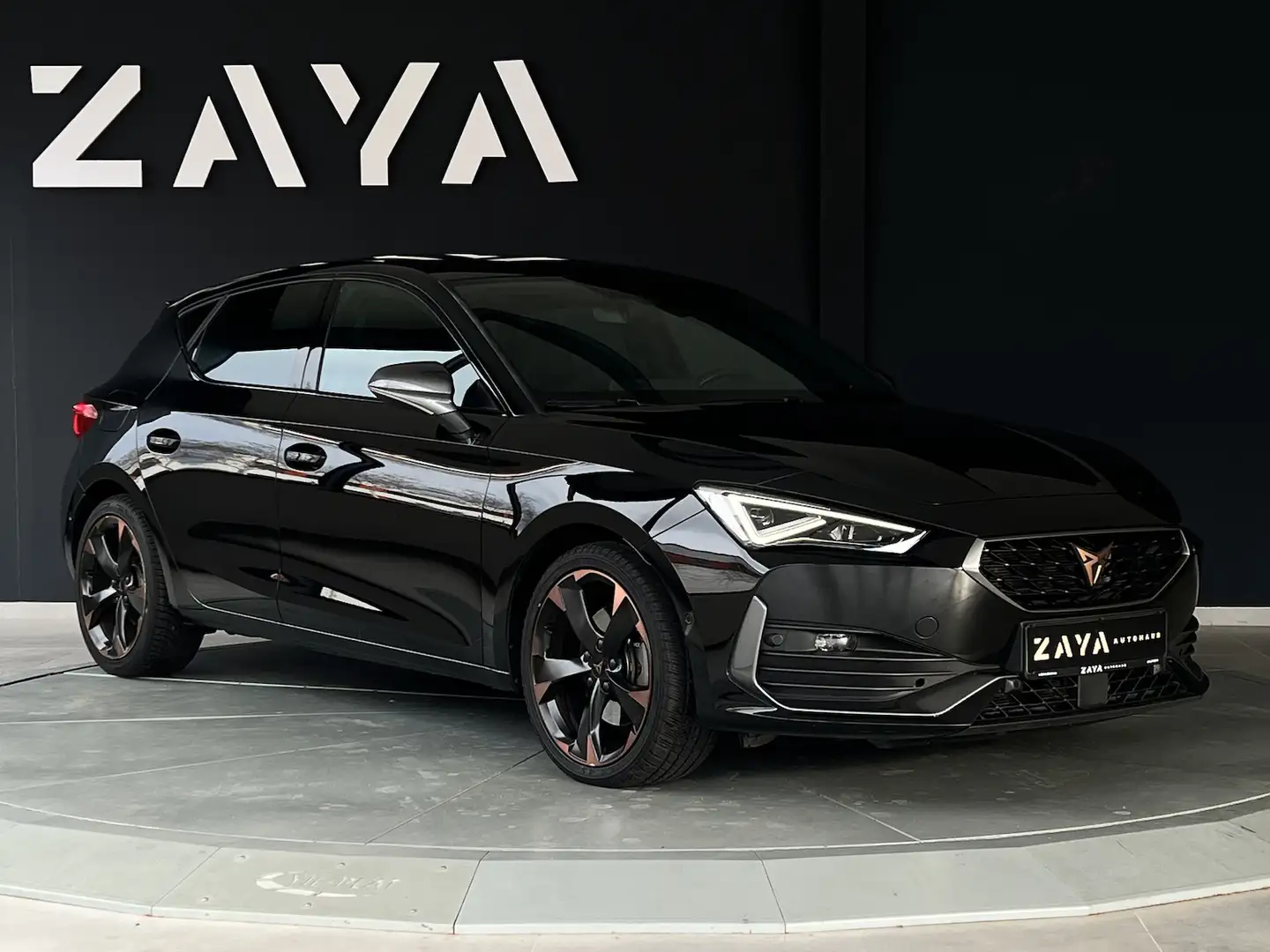 CUPRA Leon 1.5 eTSI Limousine*MATRIX*SPORT-SITZE* Zwart - 1