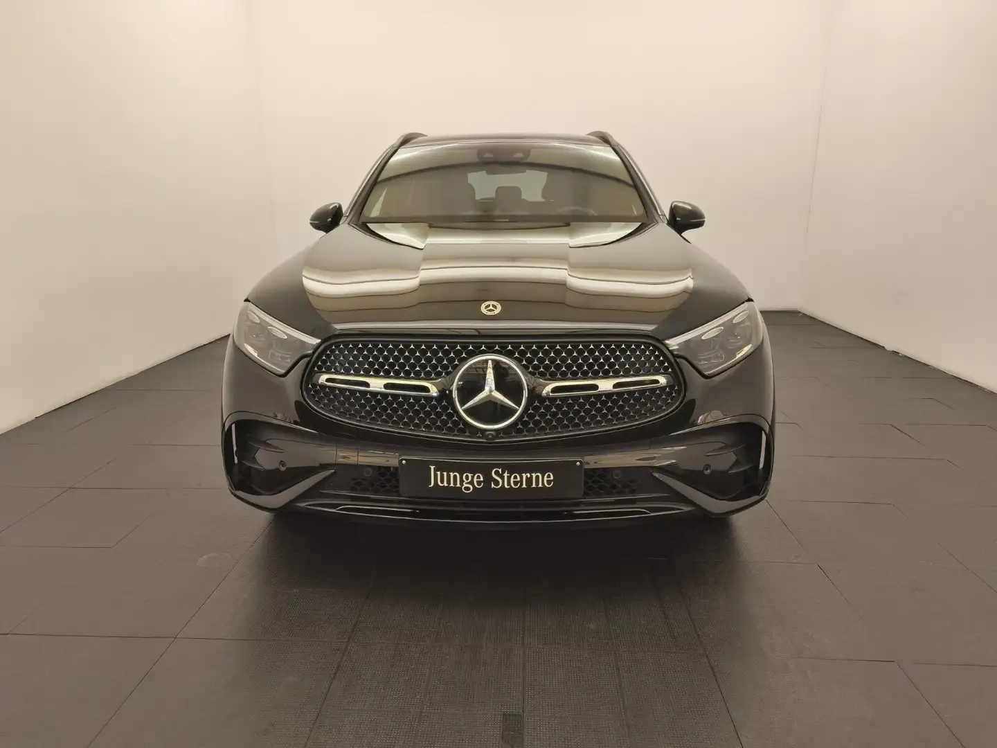 Mercedes-Benz GLC 300 GLC 300 4M AMG Premium Airmatic Burmester Distro Schwarz - 2