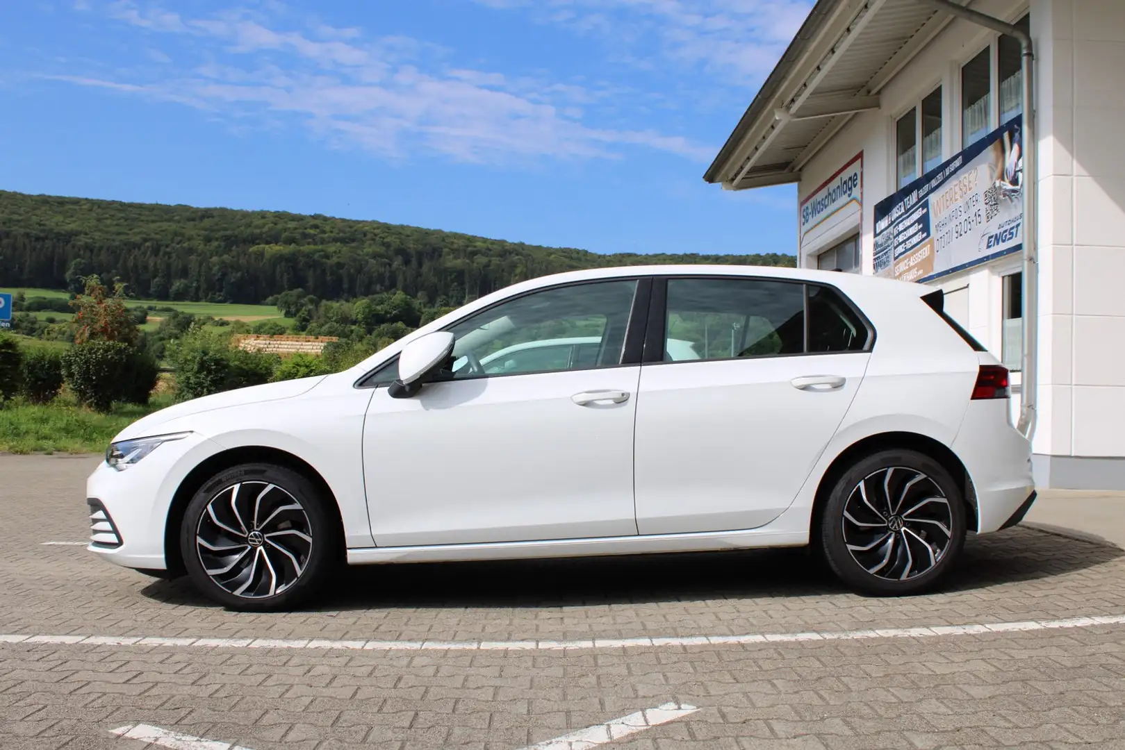 Volkswagen Golf VIII 1.5 l TSI -Alu 17" - Kamera - SH -NAVI APP - Weiß - 2