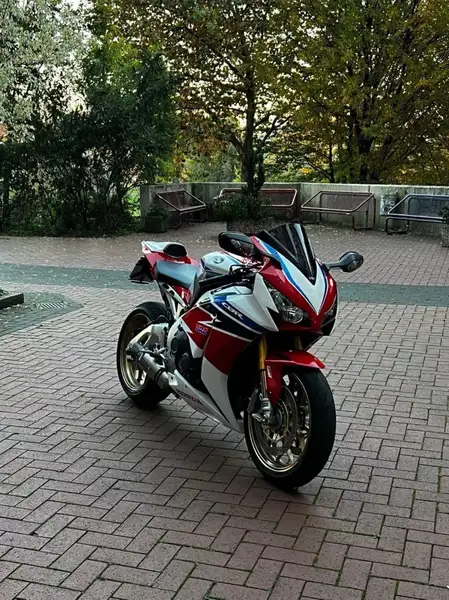 Honda CBR 1000 - foto 8