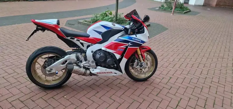 Honda CBR 1000 - foto 2