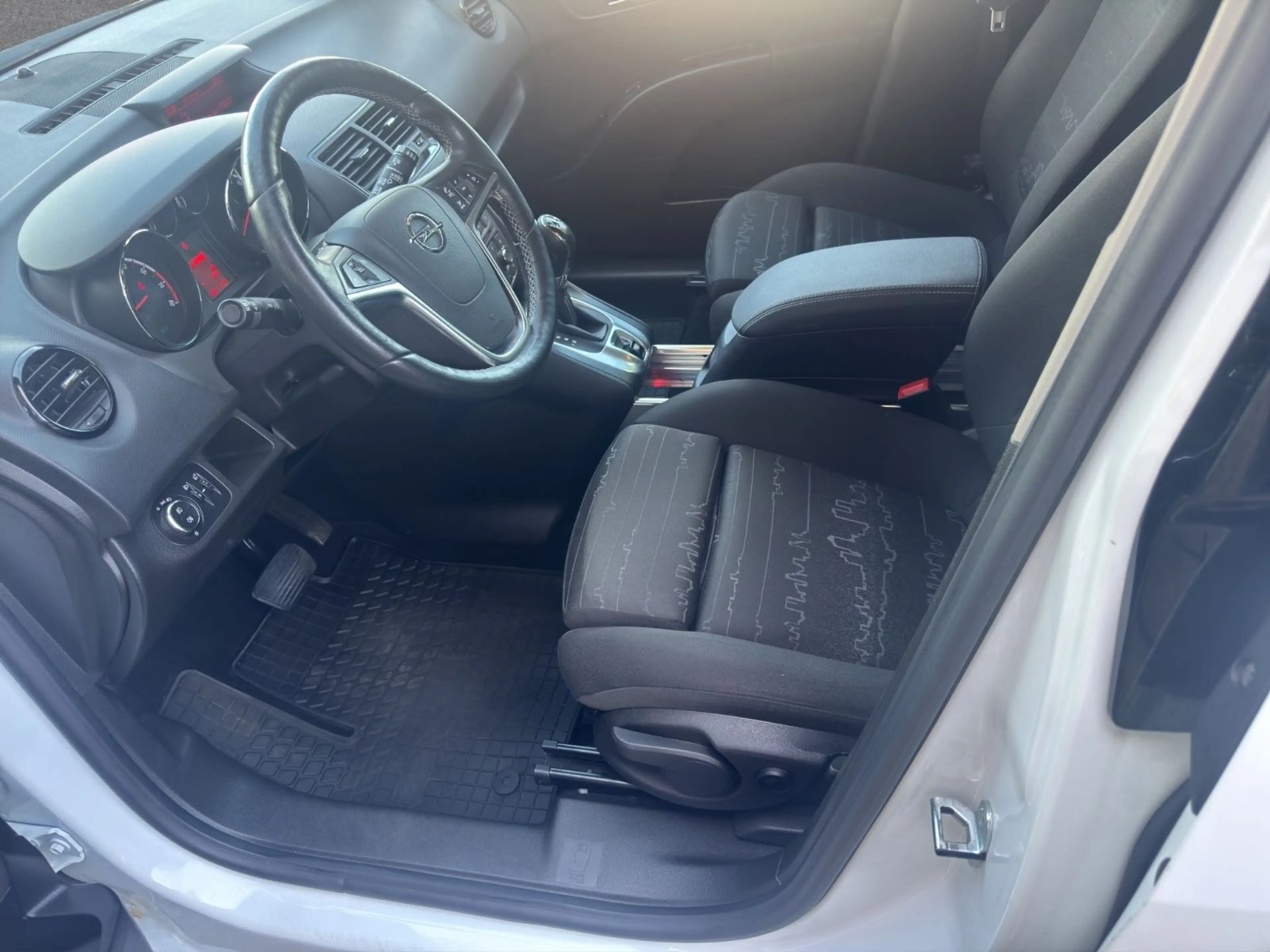 Opel Meriva B Drive — photo 10