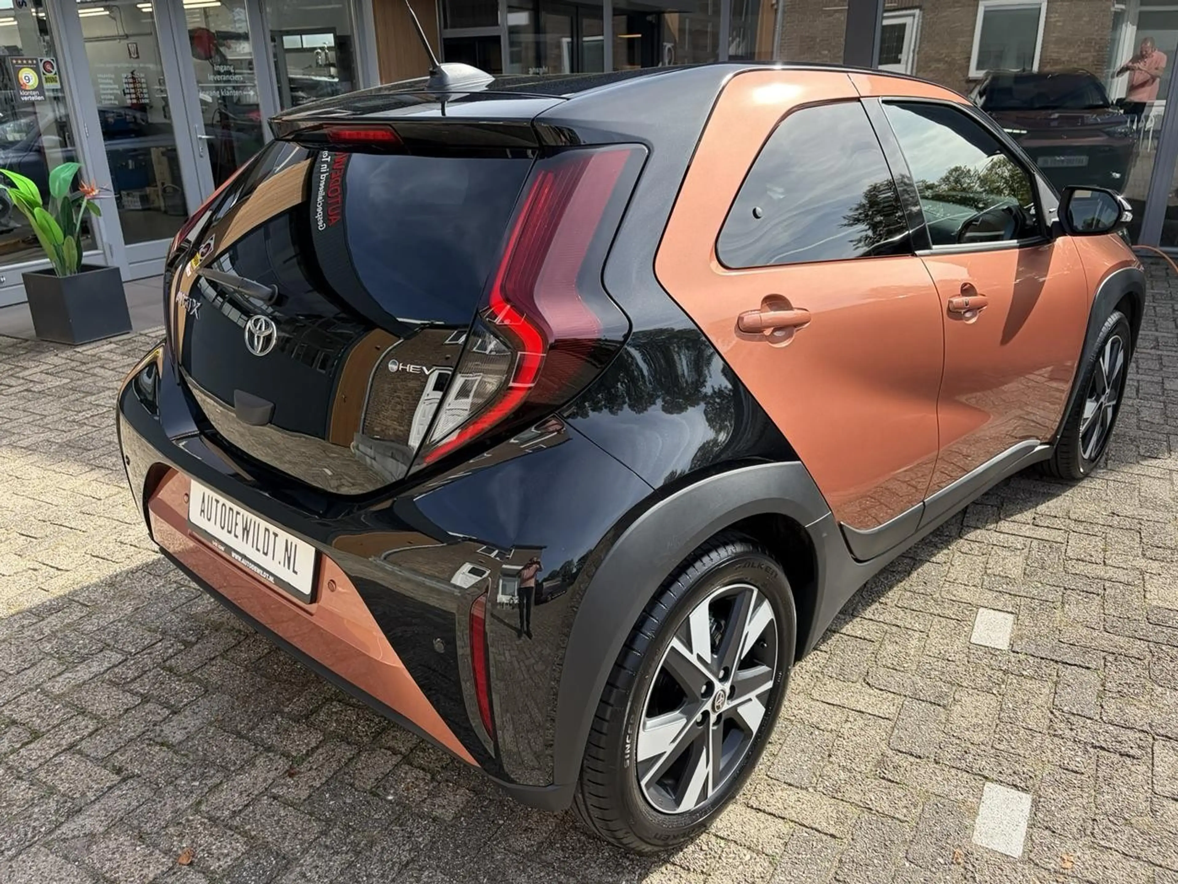 Toyota Aygo X 1.5 Hybrid 115 Pulse + Smart Pack A/T — photo 4