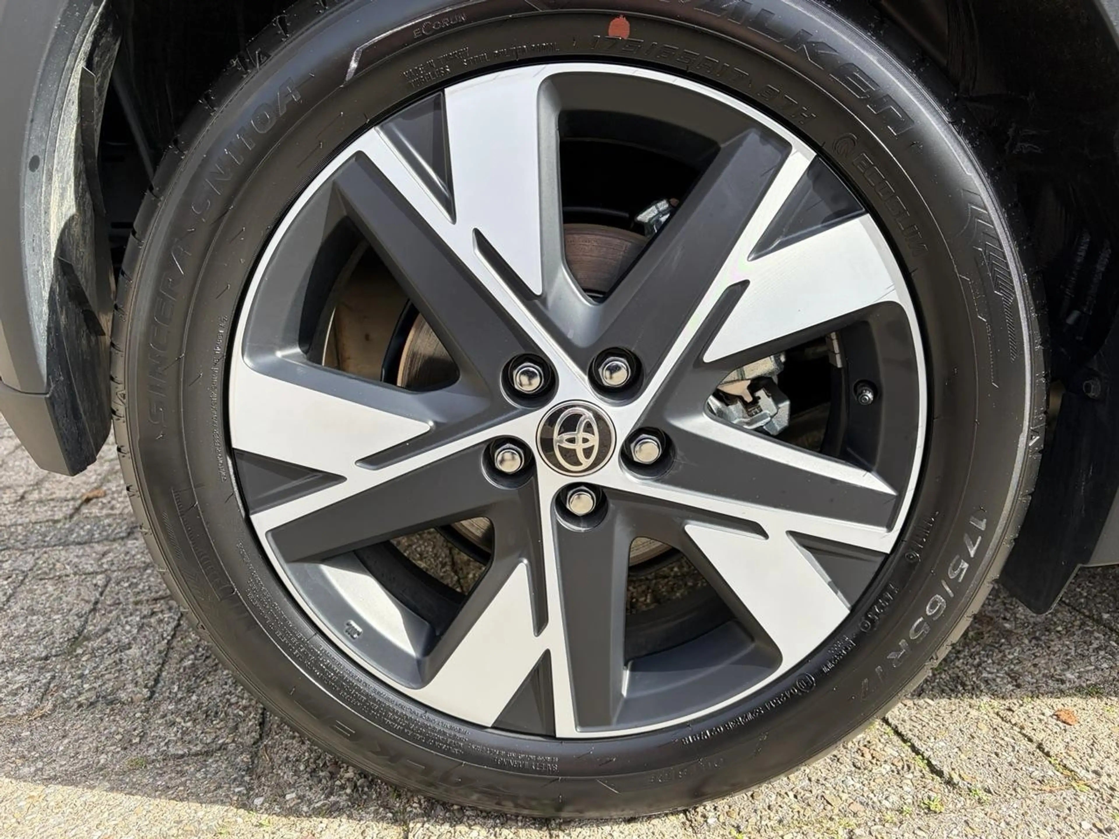 Toyota Aygo X 1.5 Hybrid 115 Pulse + Smart Pack A/T — photo 3