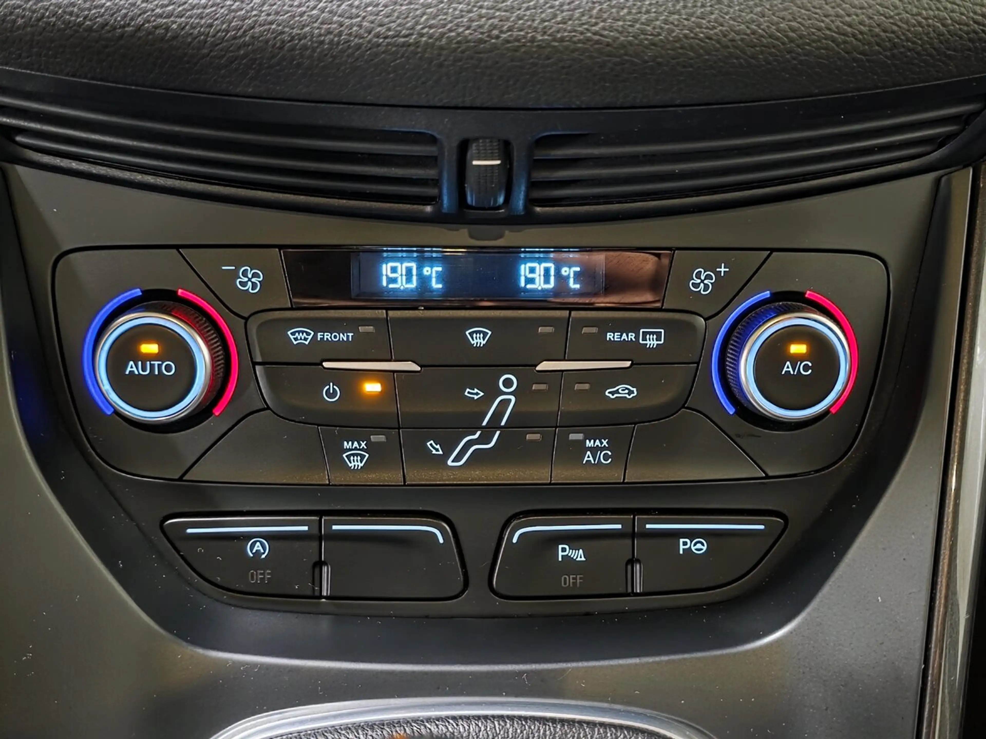 Ford Grand C-Max 1.0 Benzine - GPS - Airco - Topstaat! — photo 17