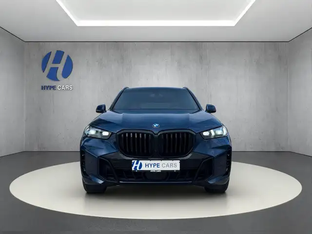 BMW X5 view 2