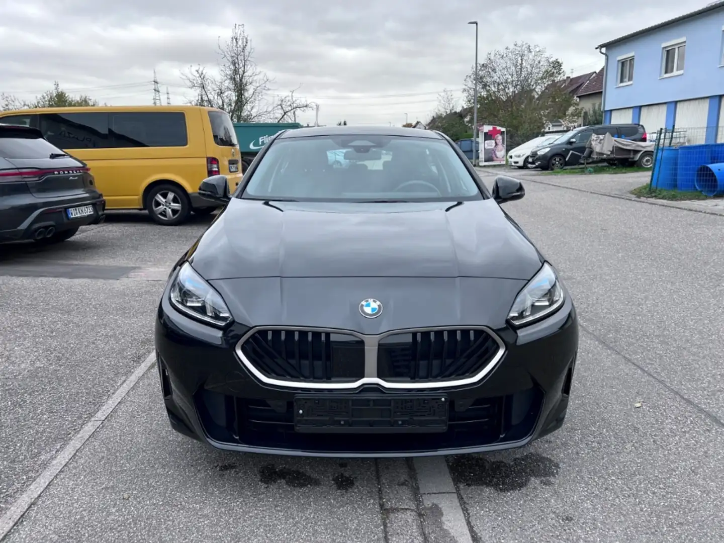 BMW 120 i Aut. NAVI Adp.LED RFK PDC SHZ PremiumPaket Noir - 2