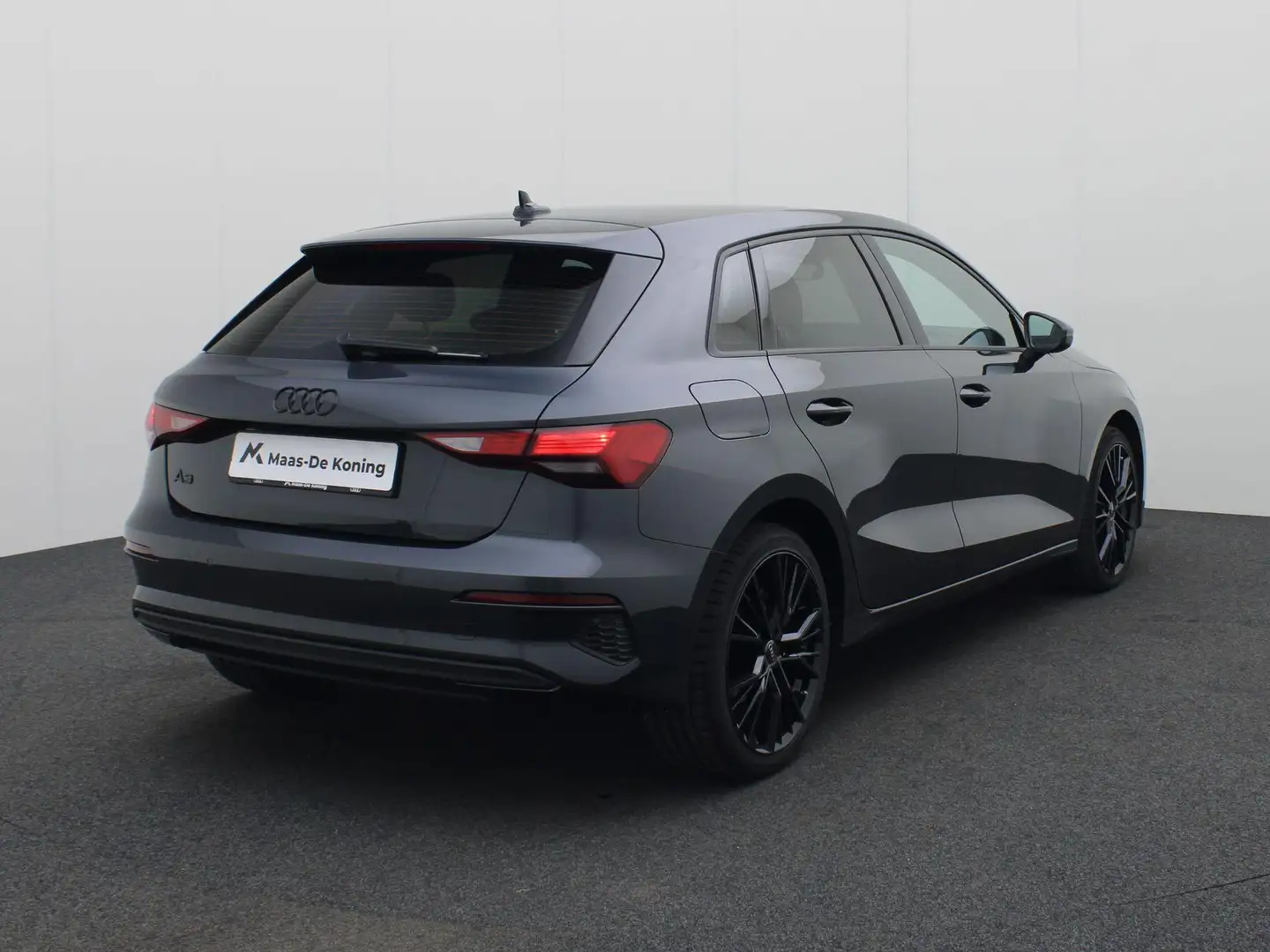 Audi A3 Pro Line 30 TFSI 81 kW / 110 pk Sportback 7 versn. Gris - 2