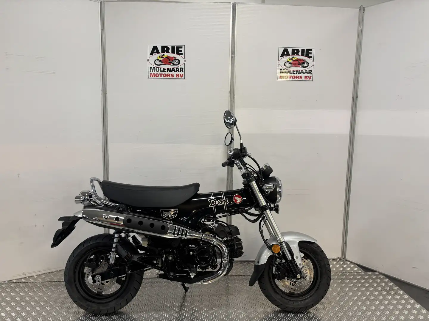 Honda DAX 125 ABS Schwarz - 1