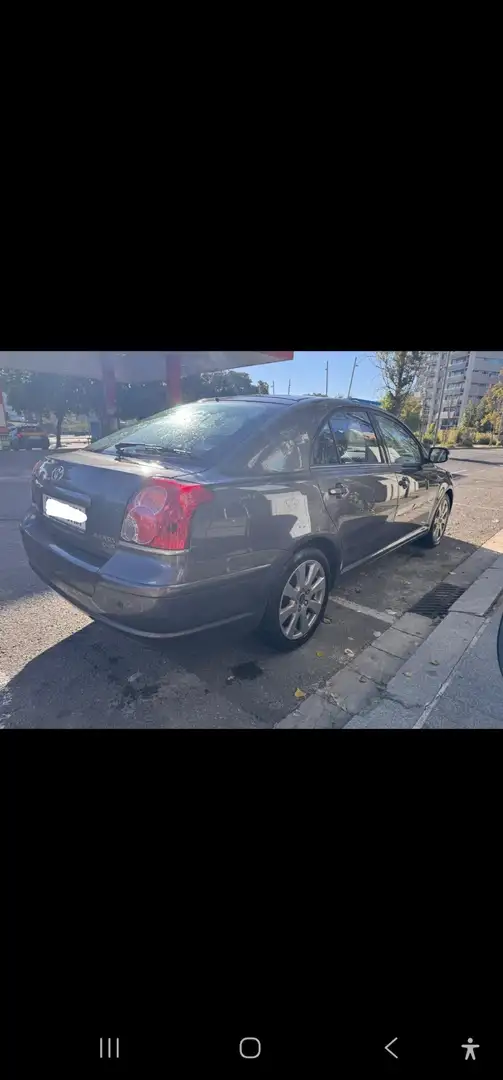 Toyota Avensis 2.2D-4D Executive - 1