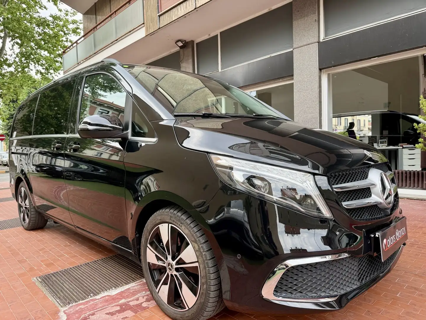 Mercedes-Benz V Long250d Premium AMG*8 POSTI*IVA*UNIPRO*RESTAYLING Чёрный - 1