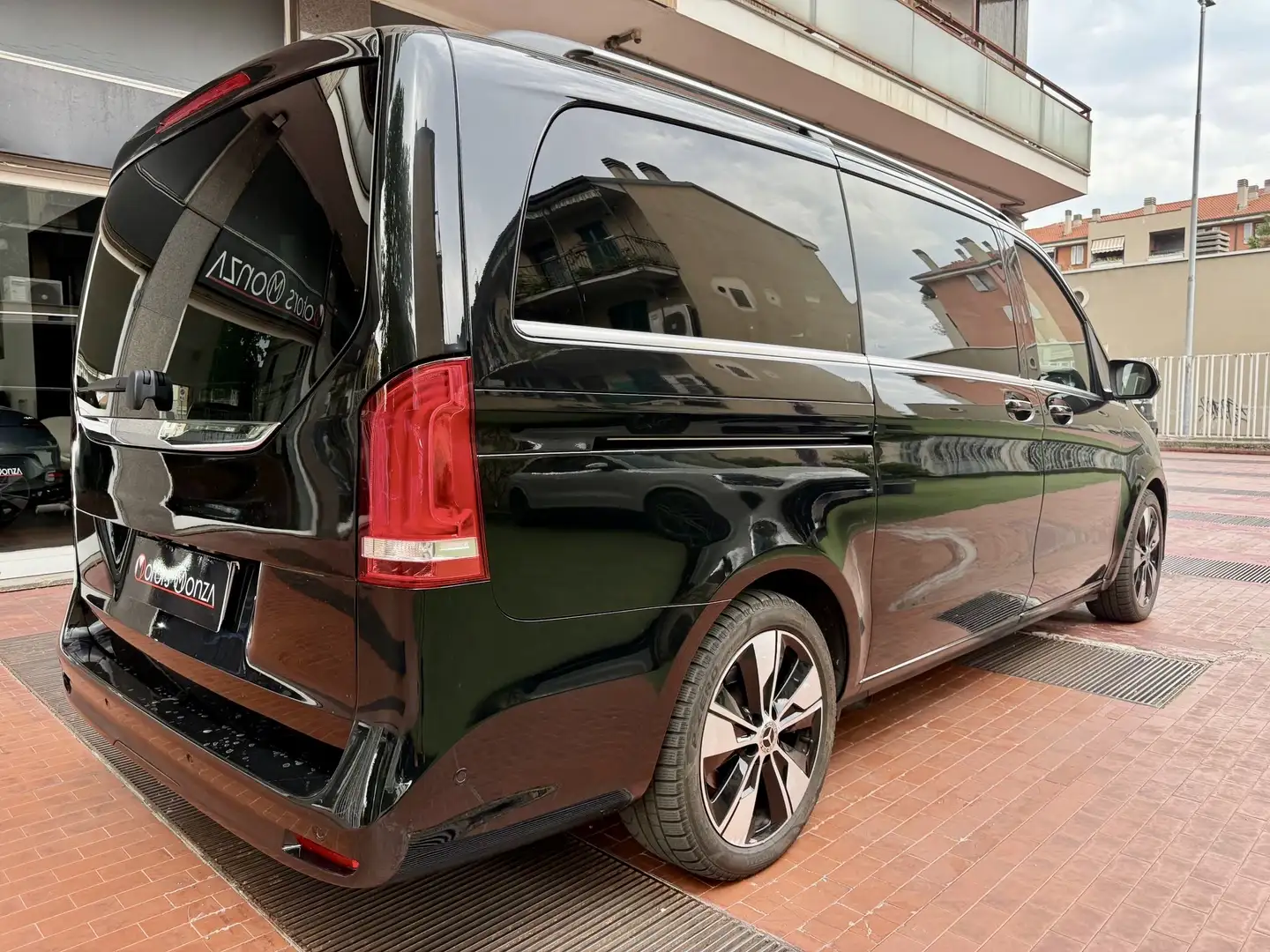 Mercedes-Benz V Long250d Premium AMG*8 POSTI*IVA*UNIPRO*RESTAYLING Чёрный - 2