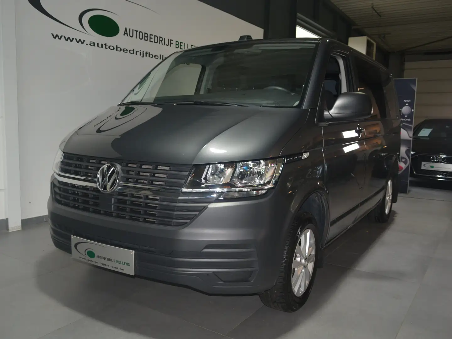 Volkswagen T6.1 Transporter Transporter T6.1 DSG Plus LICHTE VRACHT / 6 ZIT Grijs - 2
