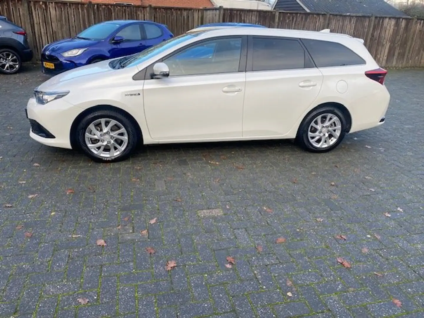 Toyota Auris 1.8 Hybrid Trend PANORAMADAK CLIMA NAVI NL-AUTO Wit - 2