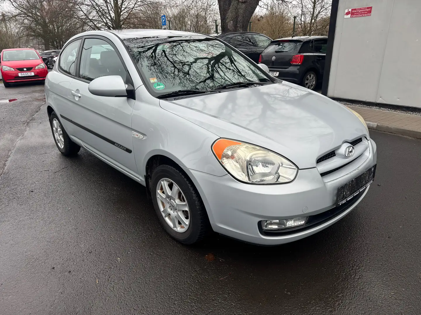 Hyundai ACCENT GL Silber - 1