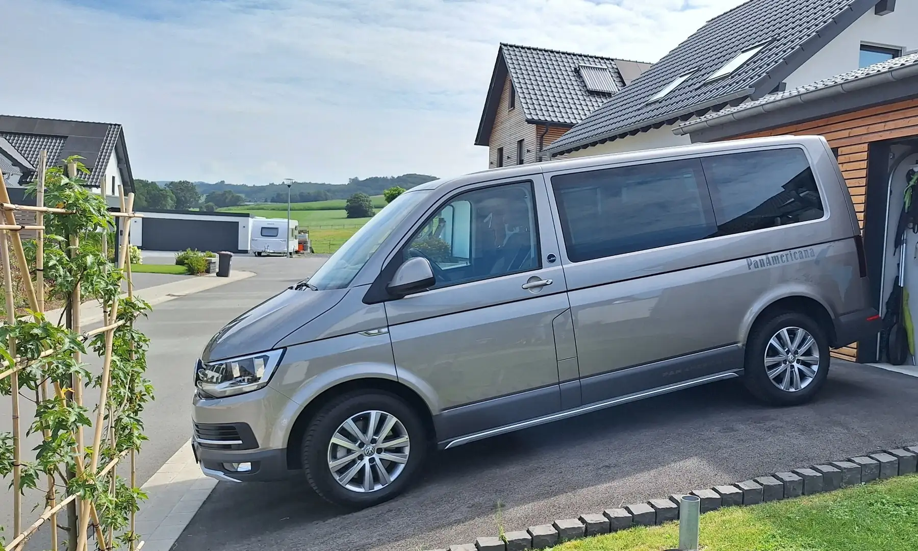 Volkswagen T6 Multivan Transporter T6 TDI BMT DSG Kurz PanAmericana Beige - 1