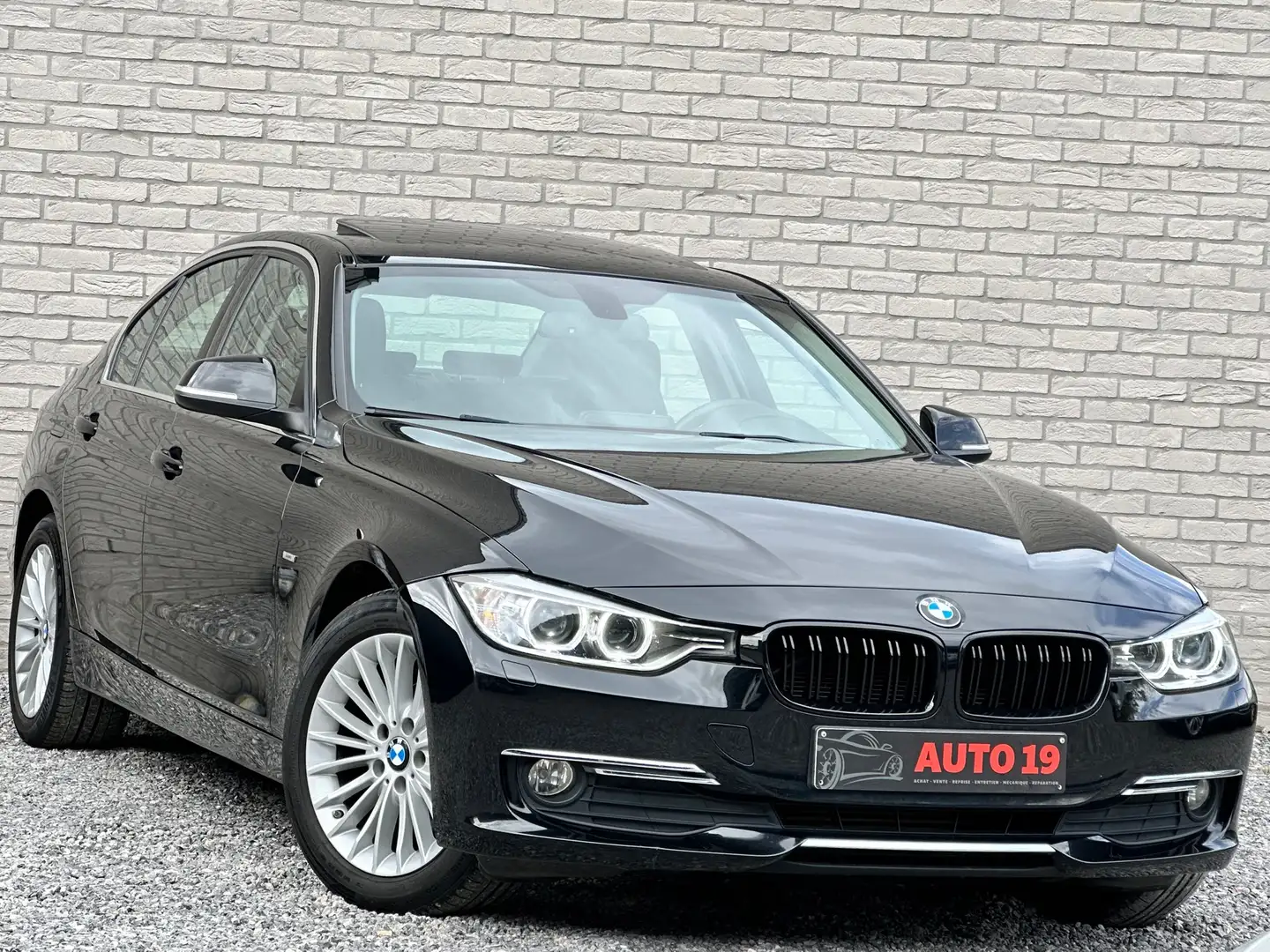 BMW 318 d PACK LUXURY  *** NAVI / CLIM / TOIT OUVRANT *** Zwart - 1