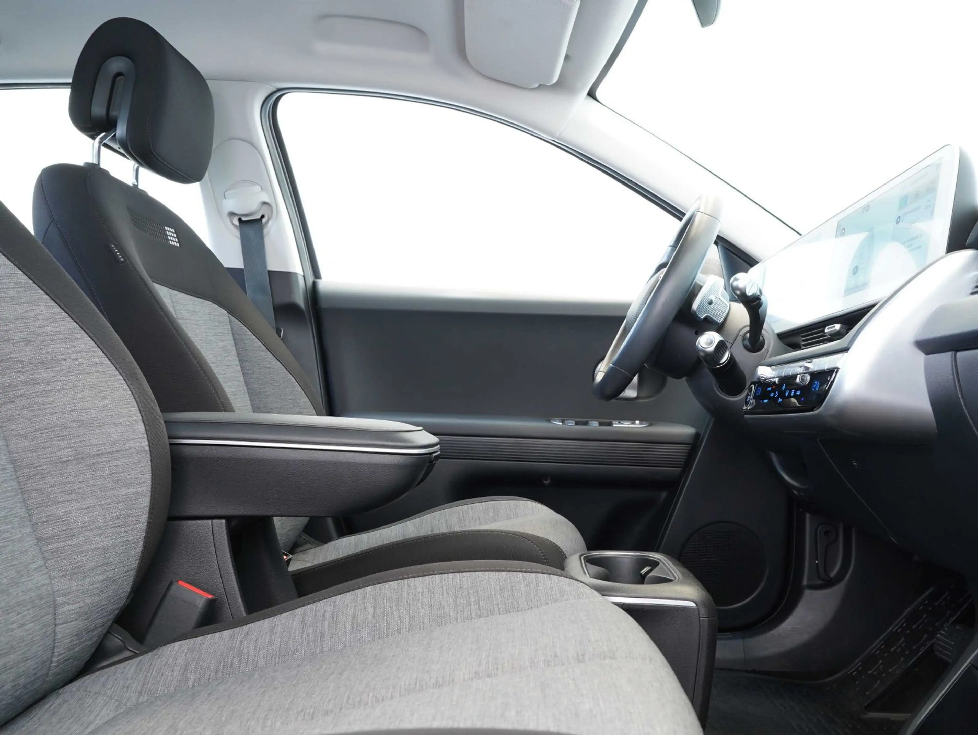 Hyundai IONIQ 5 Dynamiq Elektro LED/NAVI/KAMERA/AHK — photo 11