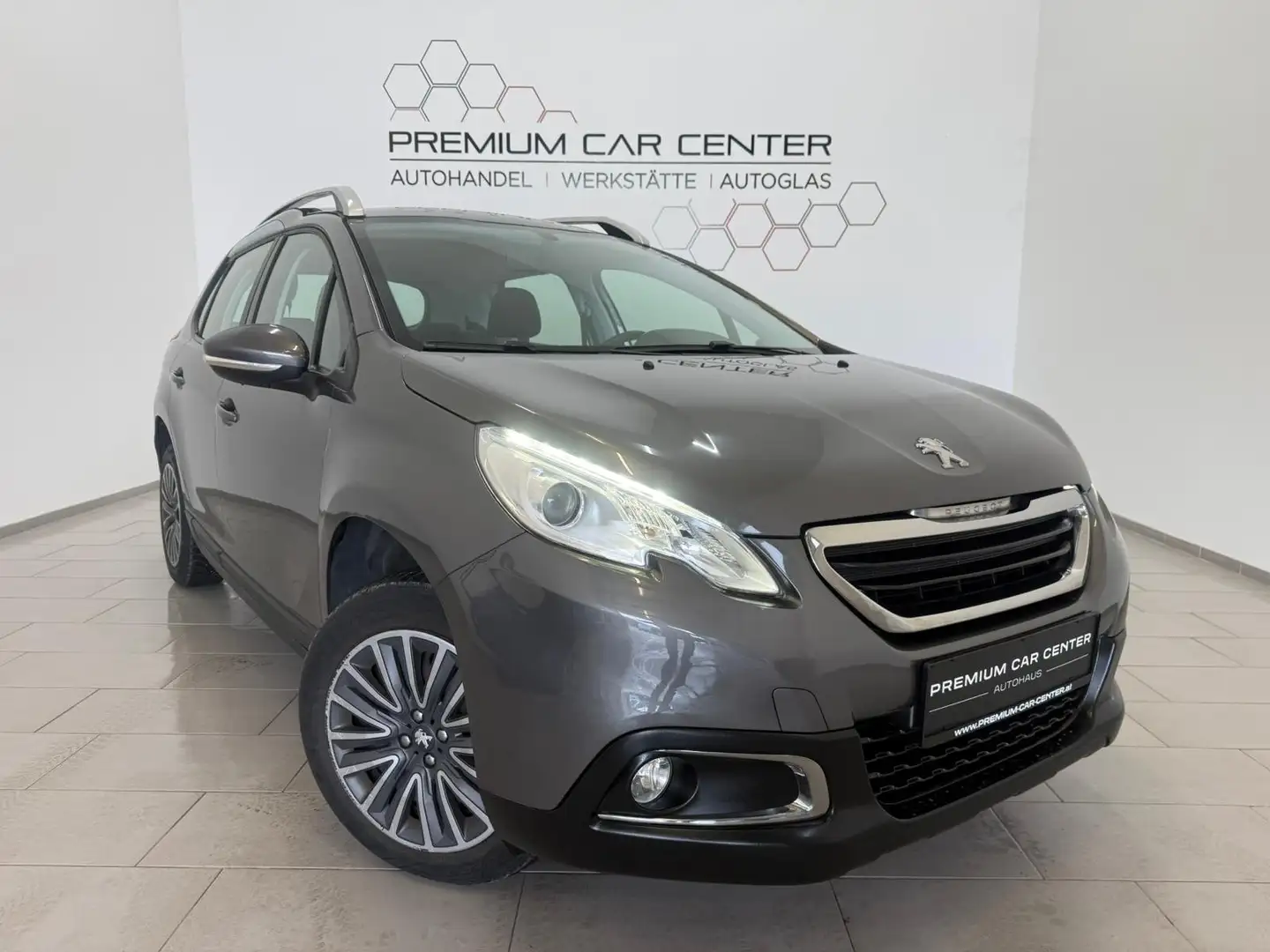 Peugeot 2008 1,2 VTi Active NAVI / FREISPRECHEINRICH. / TOUCH Gris - 1